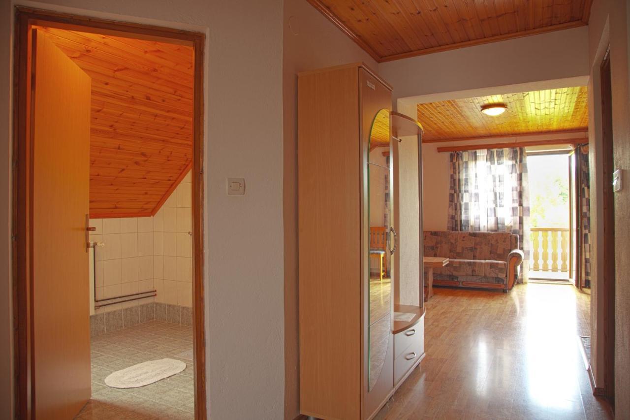 Guesthouse Zafran Smoljanac Quarto foto